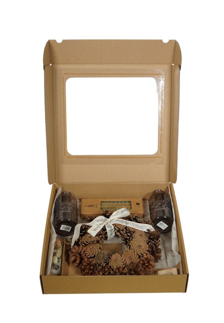 Giftbox - Pinecone wreath natural